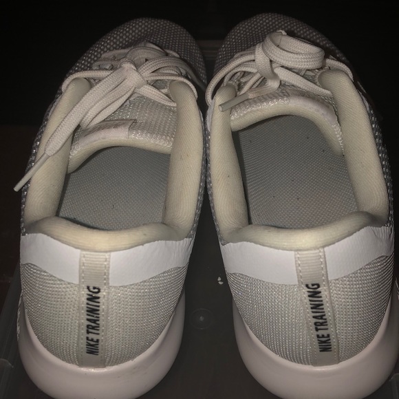 Women’ Nike Sneakers - Picture 3 of 5